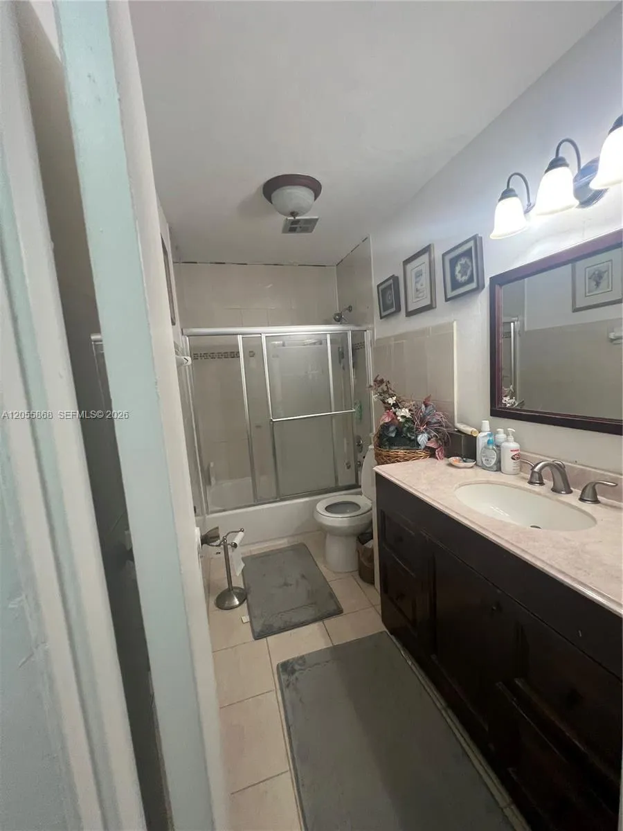 5950 NW 29th Pl #109 Sunrise, FL 33313