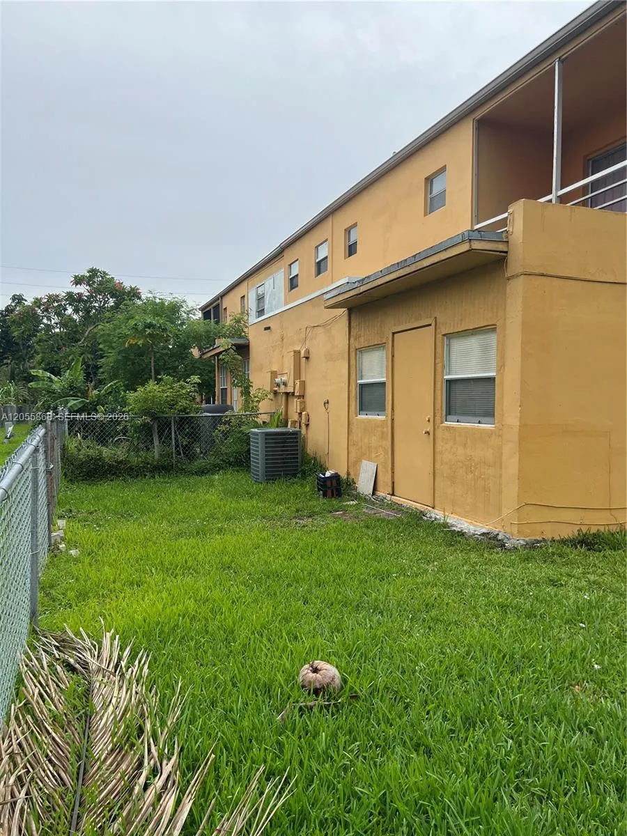 5950 NW 29th Pl #109 Sunrise, FL 33313