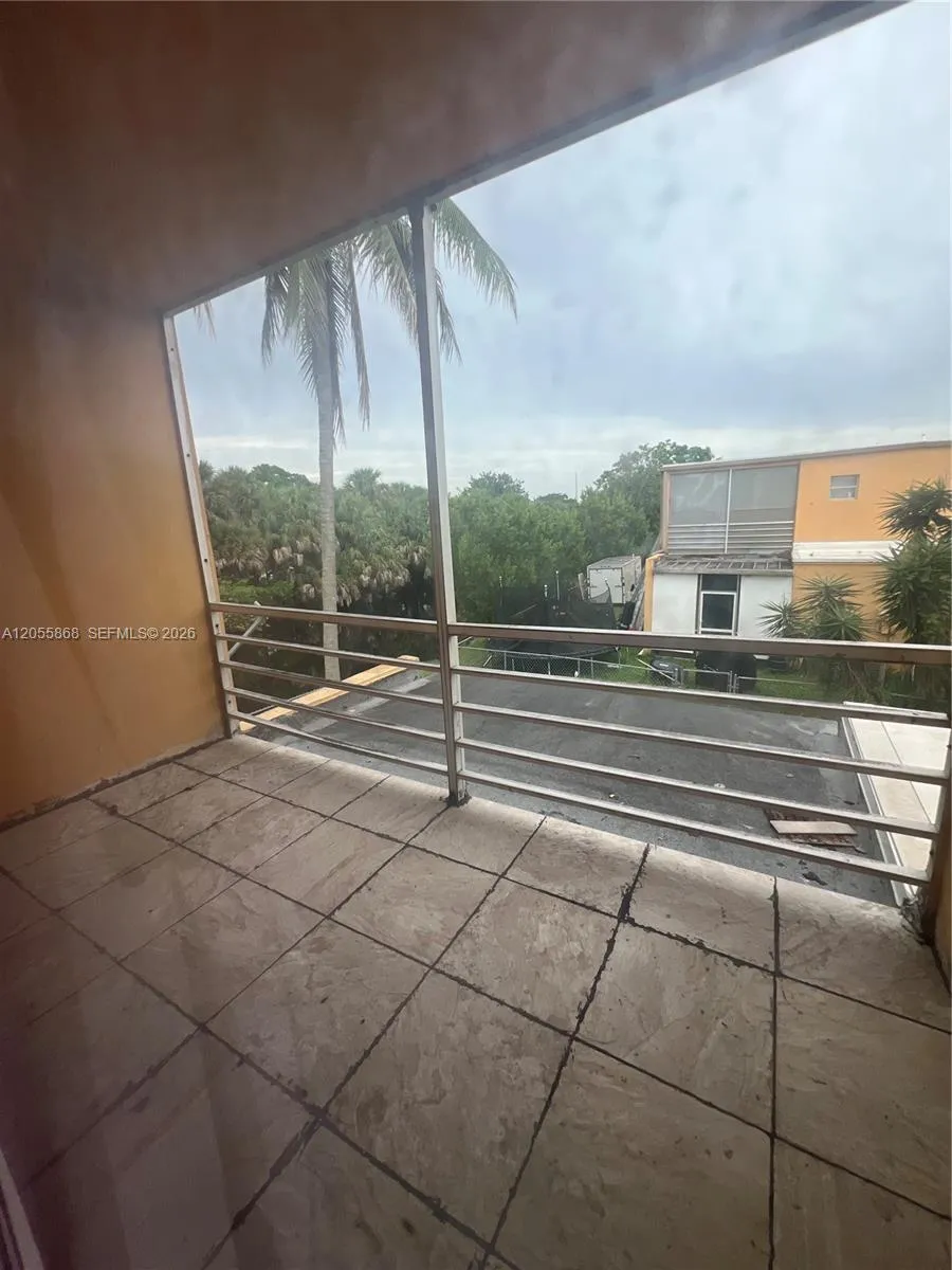 5950 NW 29th Pl #109 Sunrise, FL 33313
