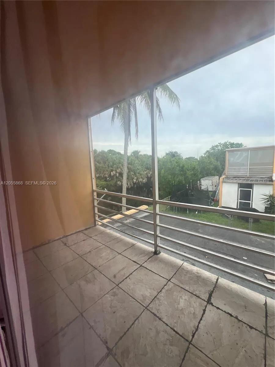 5950 NW 29th Pl #109 Sunrise, FL 33313