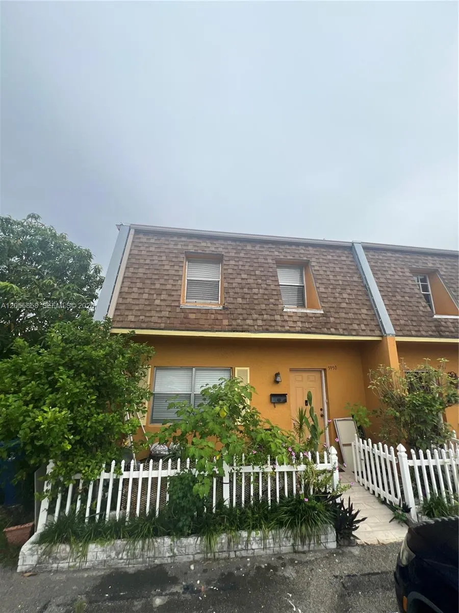 5950 NW 29th Pl #109 Sunrise, FL 33313