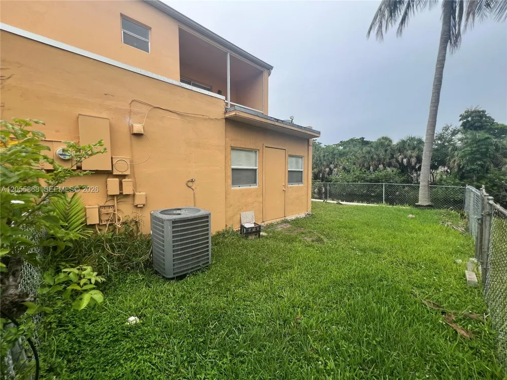 5950 NW 29th Pl #109 Sunrise, FL 33313