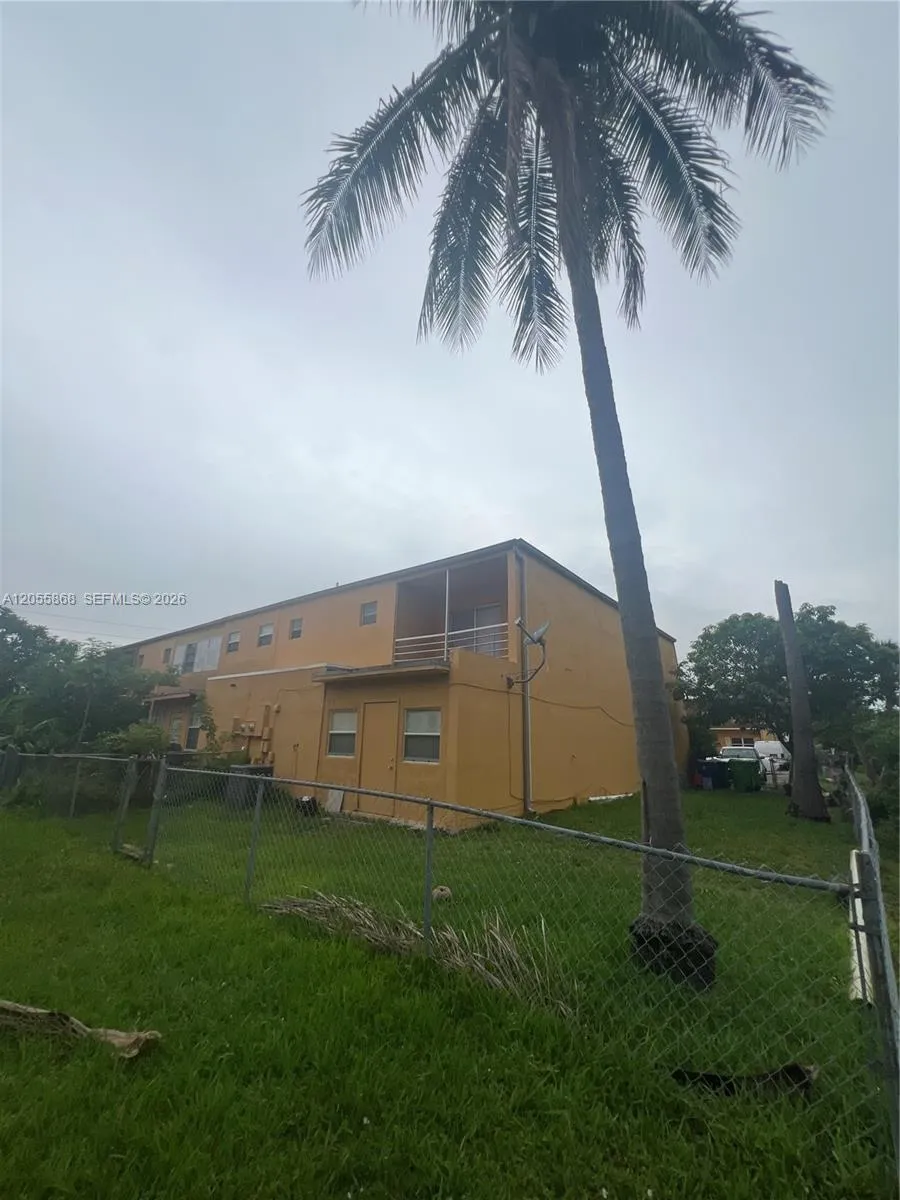5950 NW 29th Pl #109 Sunrise, FL 33313