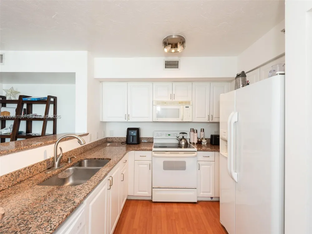 1155 Brickell Bay Dr #3403 Miami, FL 33131