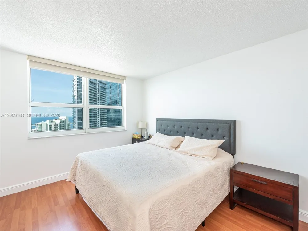 1155 Brickell Bay Dr #3403 Miami, FL 33131