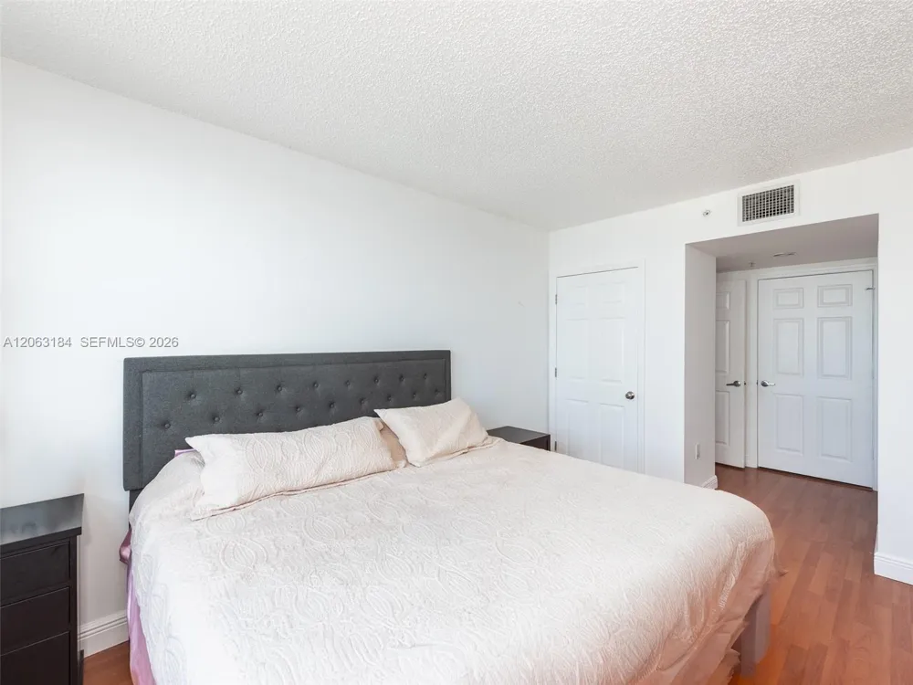 1155 Brickell Bay Dr #3403 Miami, FL 33131