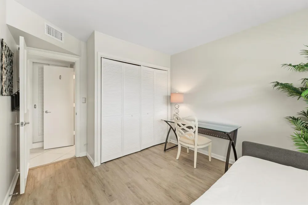 68 YACHT CLUB DRIVE #20 North Palm Beach, FL 33408