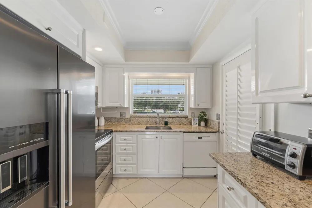 68 YACHT CLUB DRIVE #20 North Palm Beach, FL 33408