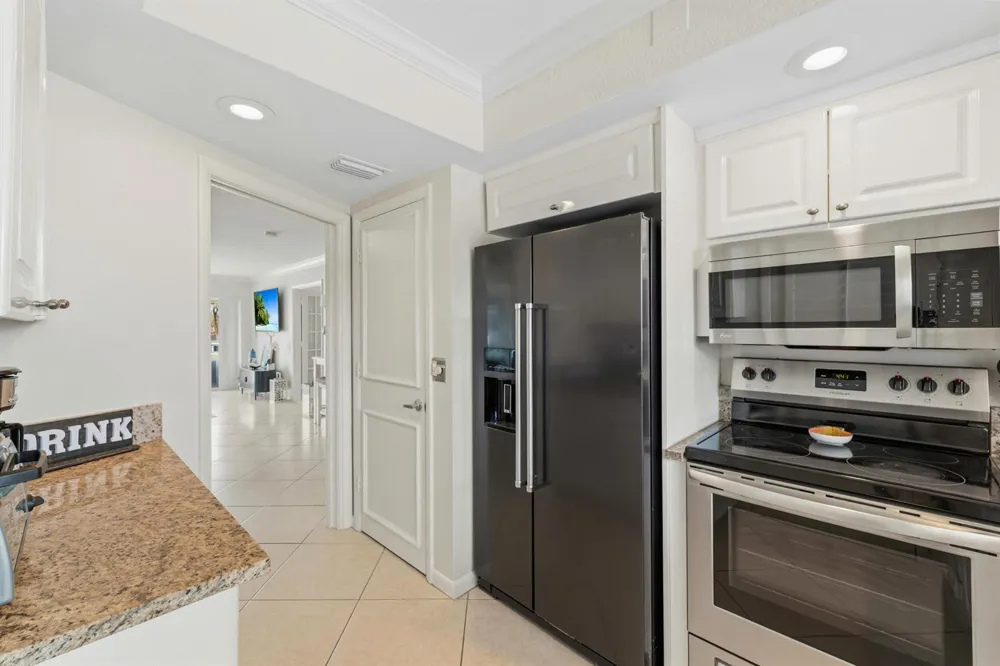 68 YACHT CLUB DRIVE #20 North Palm Beach, FL 33408