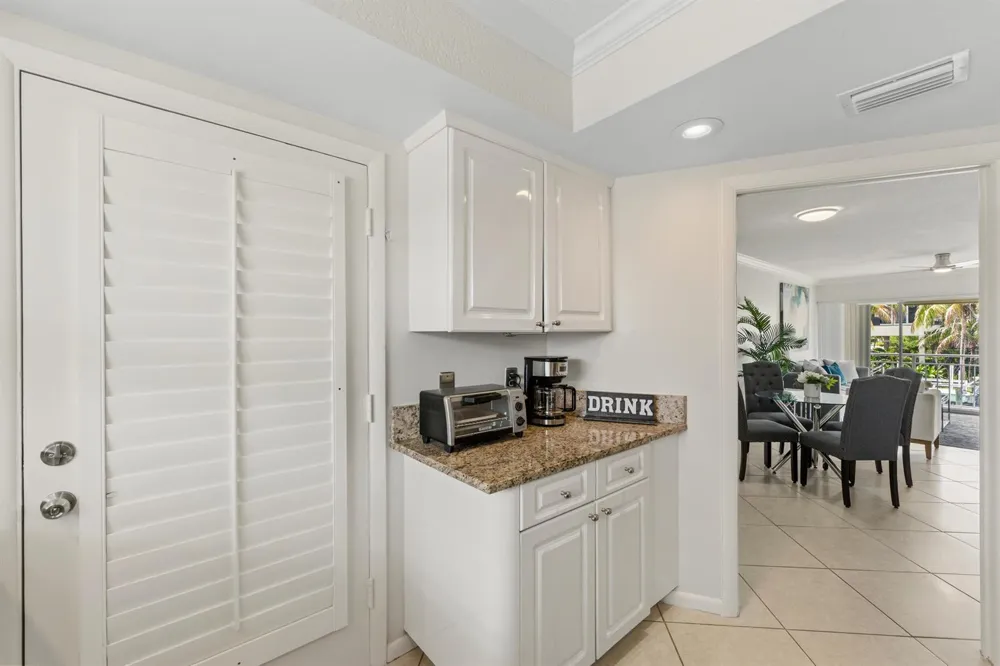 68 YACHT CLUB DRIVE #20 North Palm Beach, FL 33408