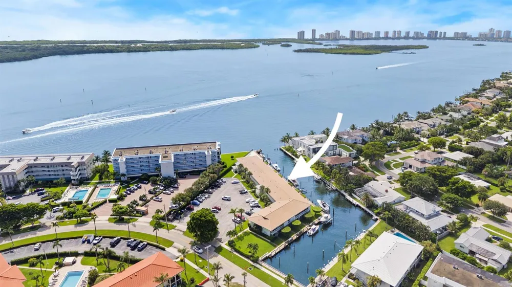 68 YACHT CLUB DRIVE #20 North Palm Beach, FL 33408