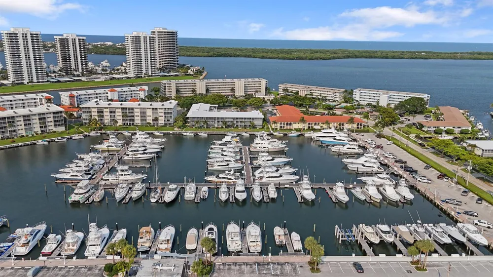 68 YACHT CLUB DRIVE #20 North Palm Beach, FL 33408