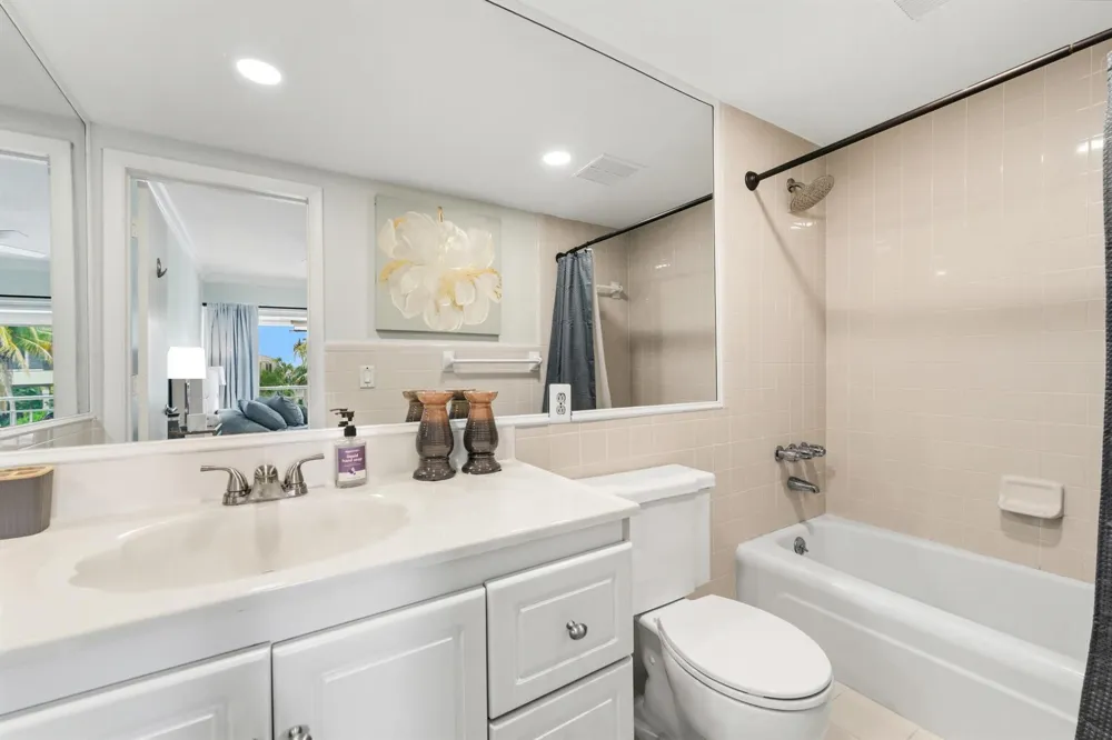 68 YACHT CLUB DRIVE #20 North Palm Beach, FL 33408