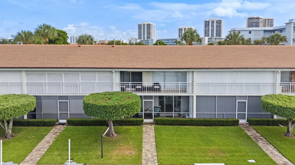 68 YACHT CLUB DRIVE #20 North Palm Beach, FL 33408