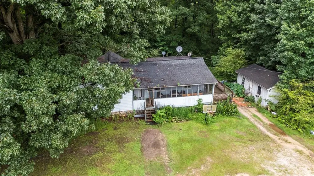 136 White Rose Lane Temple, GA 30179