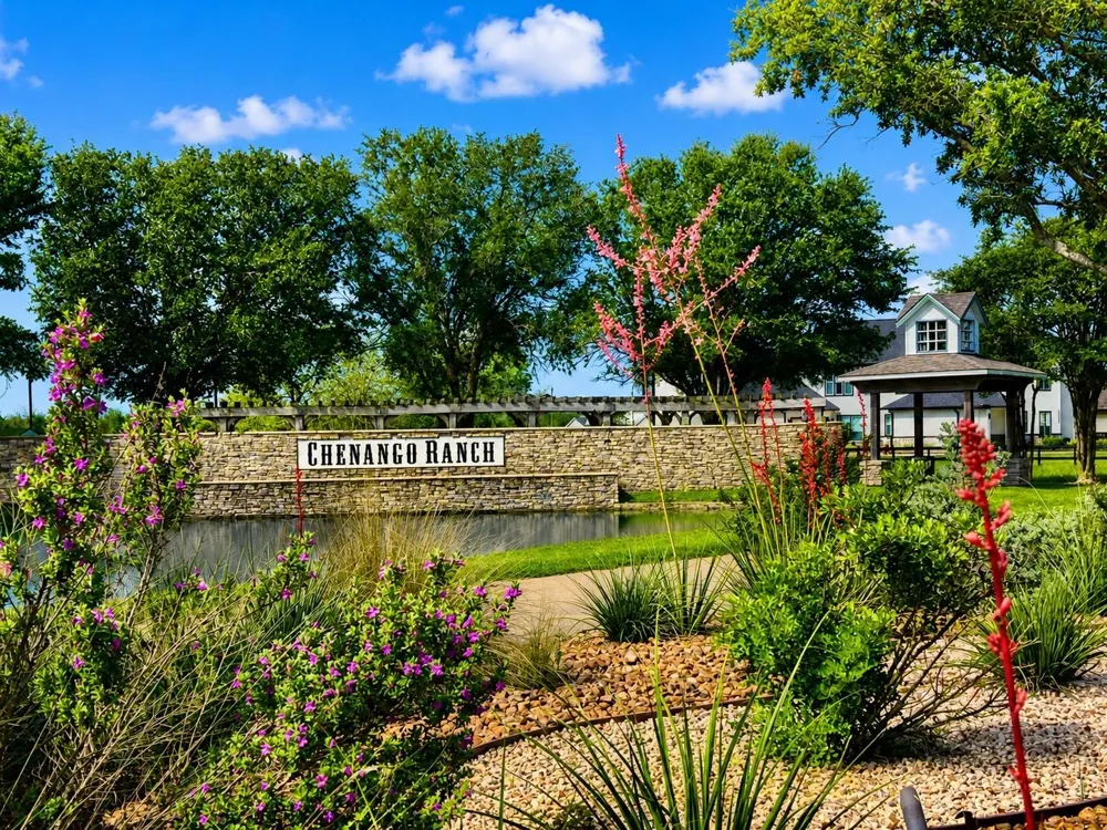 443 Lakeview Drive Angleton, TX 77515