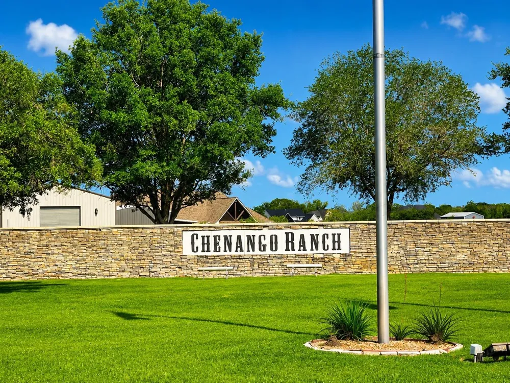 443 Lakeview Drive Angleton, TX 77515