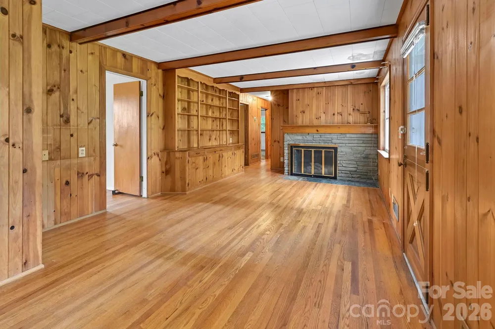 720 Mergans Lane Hendersonville, NC 28791