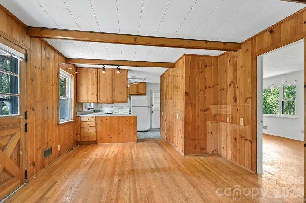 720 Mergans Lane Hendersonville, NC 28791