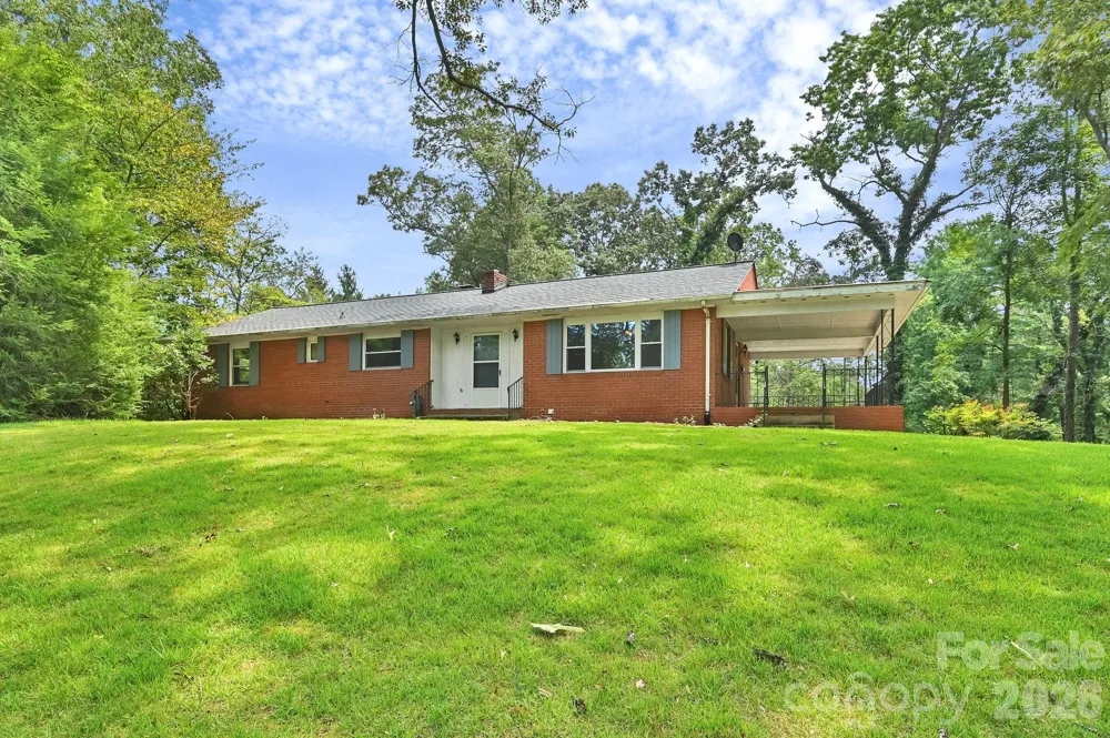 720 Mergans Lane Hendersonville, NC 28791