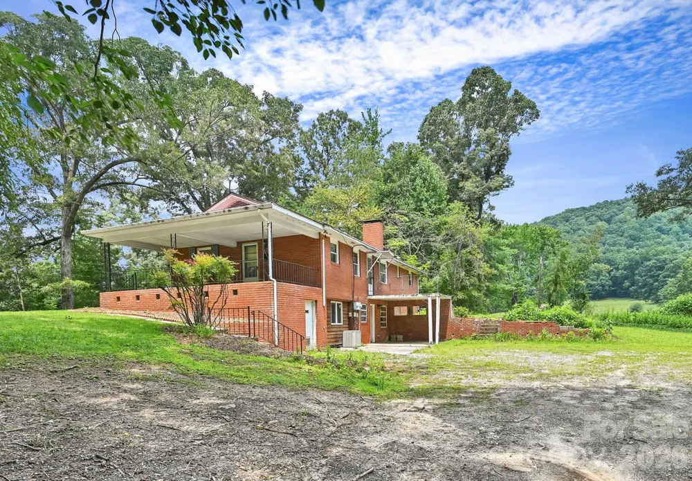 720 Mergans Lane Hendersonville, NC 28791