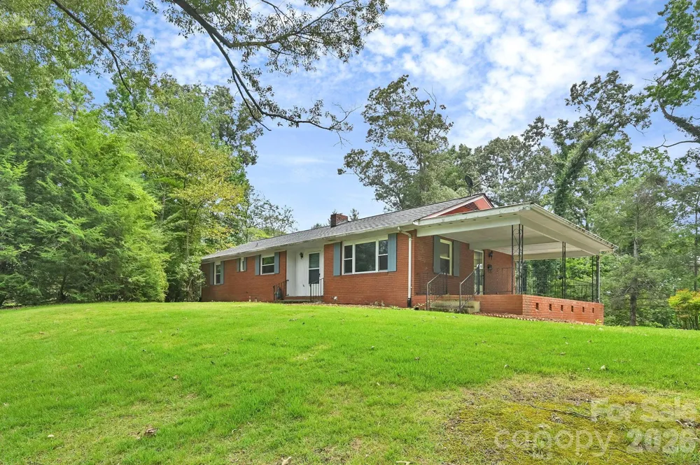 720 Mergans Lane Hendersonville, NC 28791