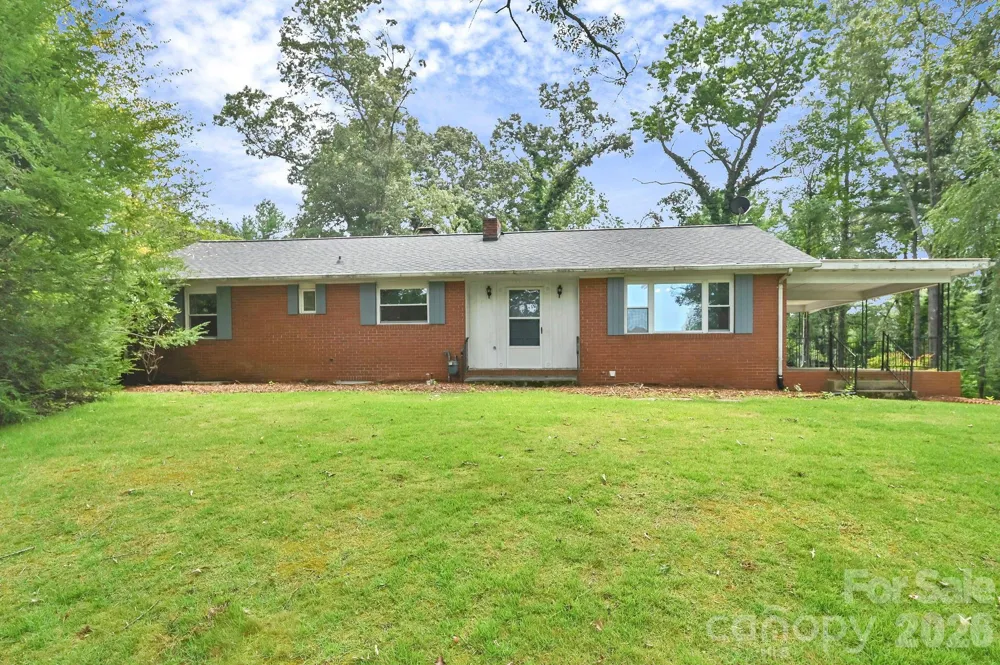 720 Mergans Lane Hendersonville, NC 28791
