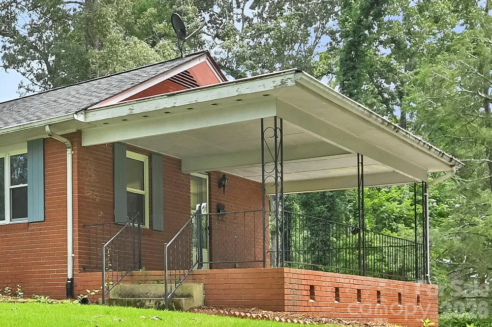 720 Mergans Lane Hendersonville, NC 28791