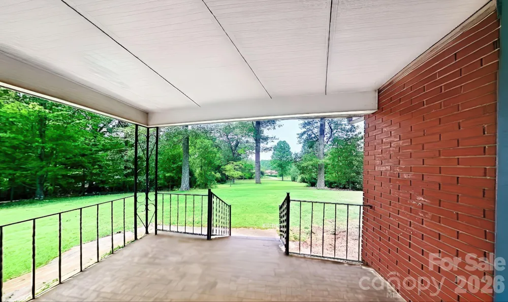 720 Mergans Lane Hendersonville, NC 28791