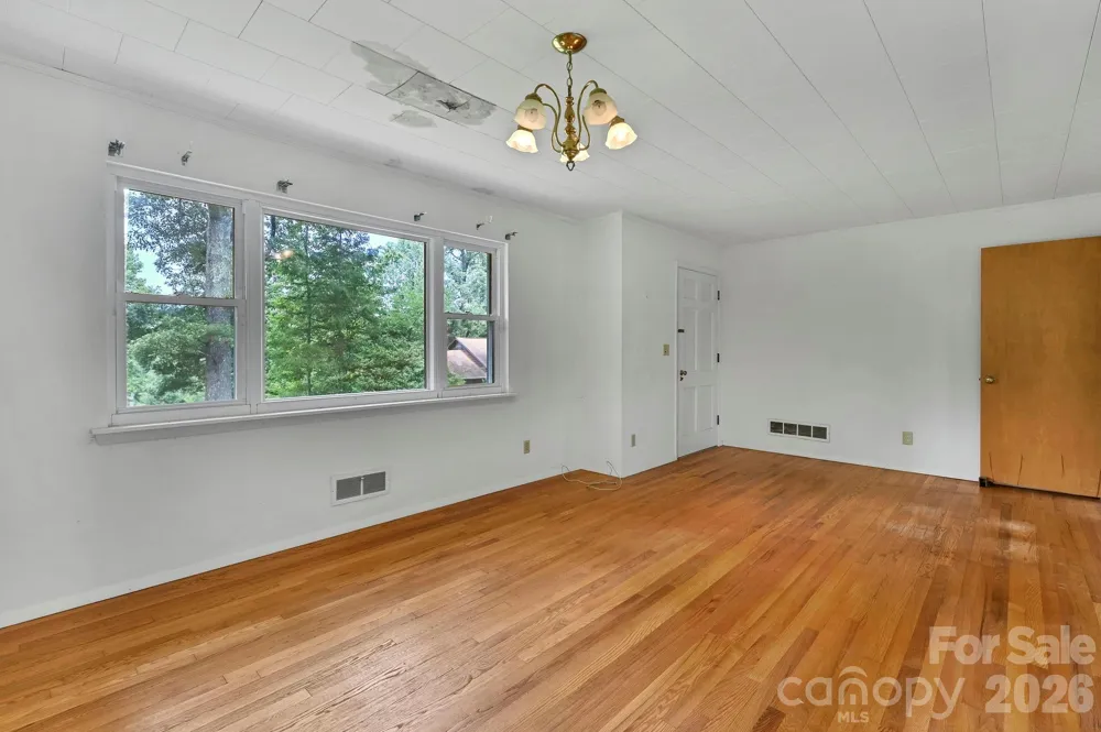 720 Mergans Lane Hendersonville, NC 28791