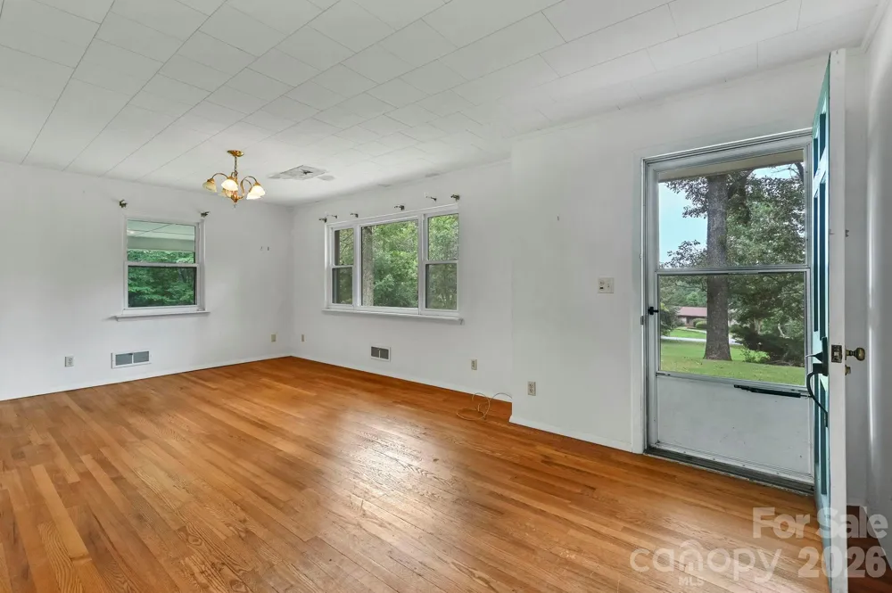 720 Mergans Lane Hendersonville, NC 28791