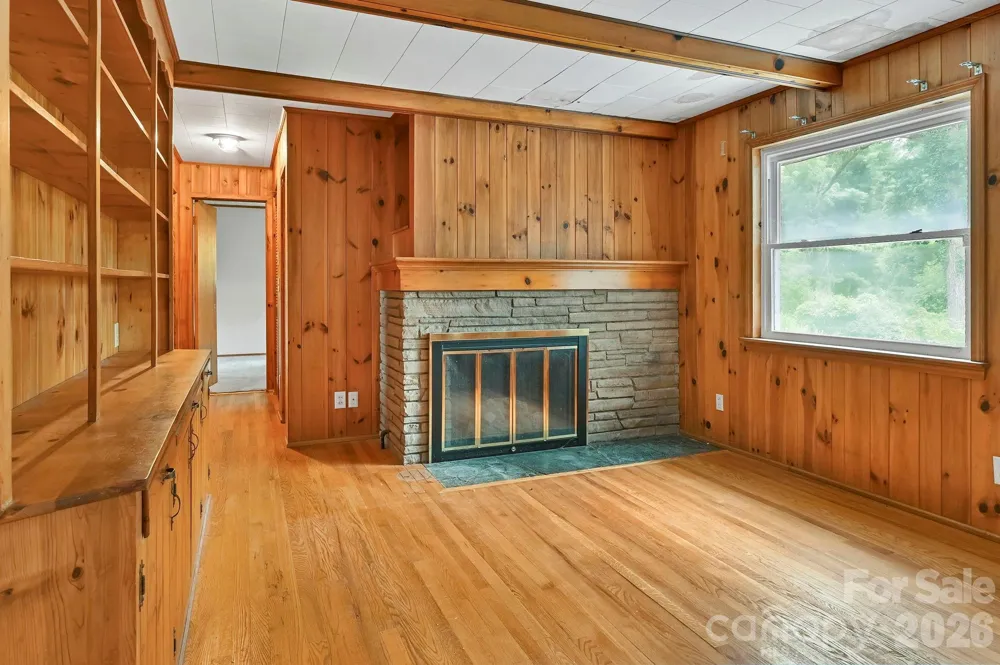 720 Mergans Lane Hendersonville, NC 28791