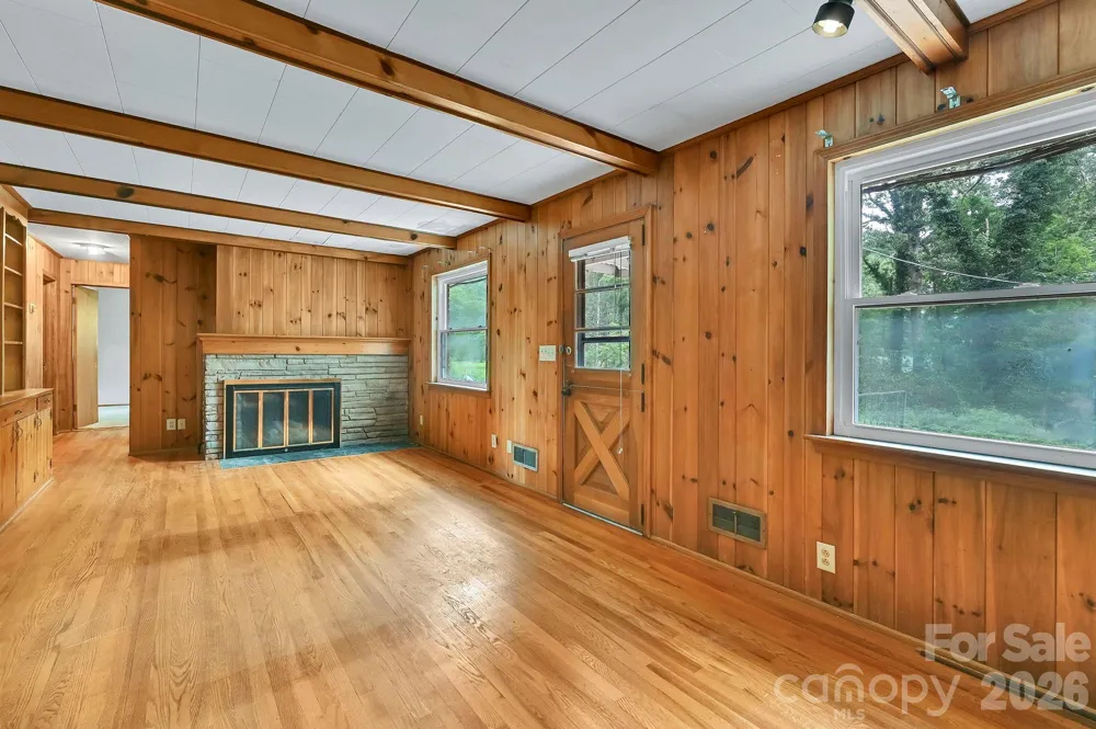 720 Mergans Lane Hendersonville, NC 28791