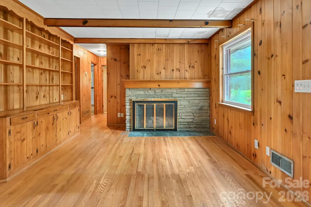 720 Mergans Lane Hendersonville, NC 28791