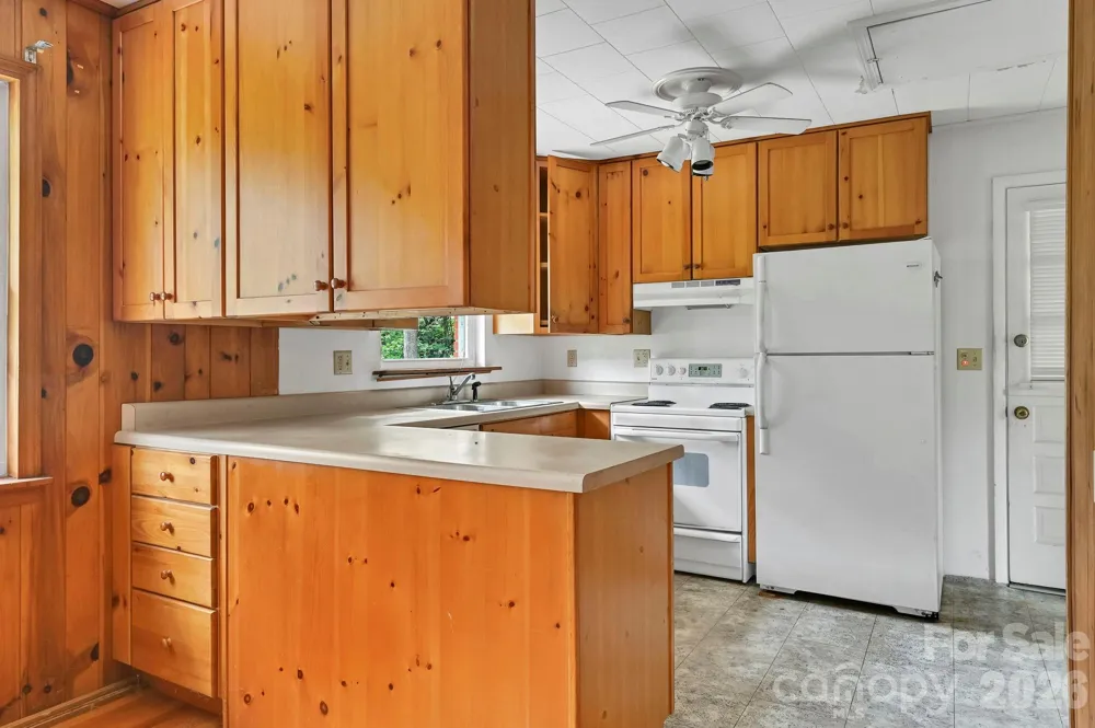 720 Mergans Lane Hendersonville, NC 28791