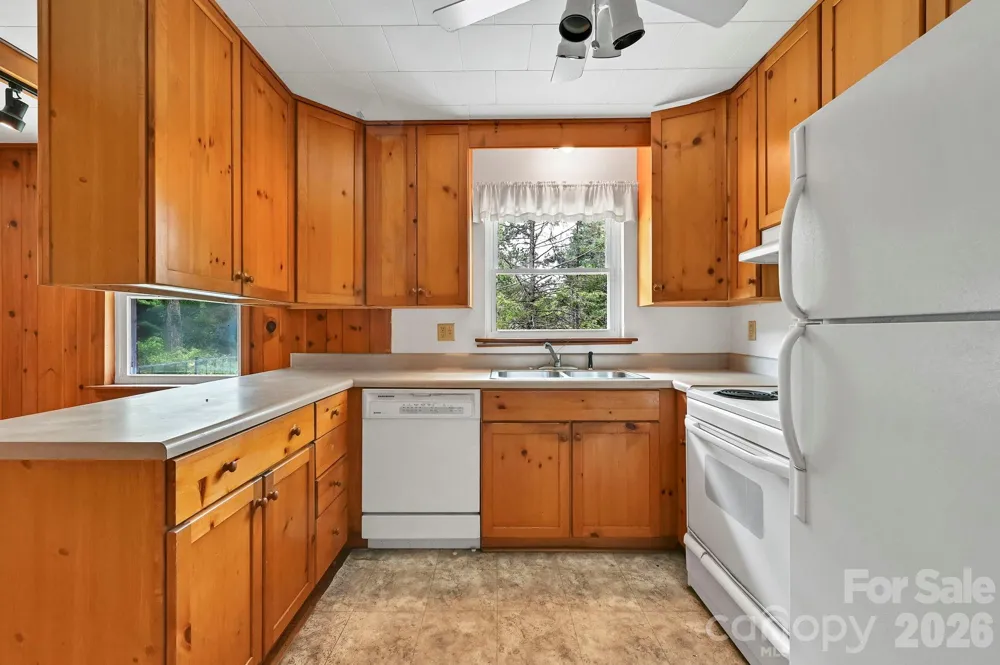720 Mergans Lane Hendersonville, NC 28791