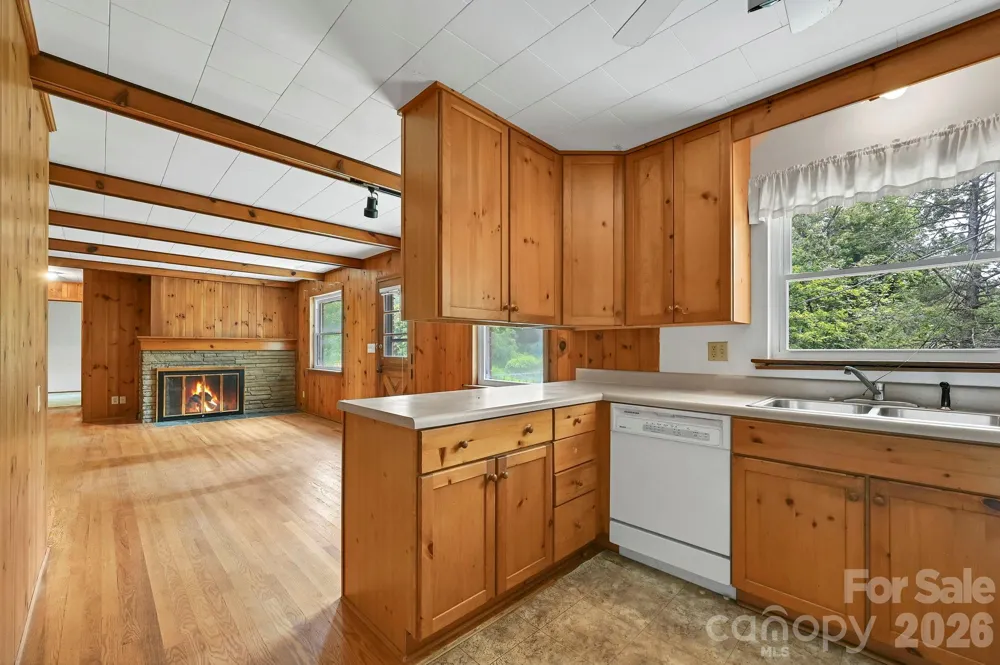 720 Mergans Lane Hendersonville, NC 28791