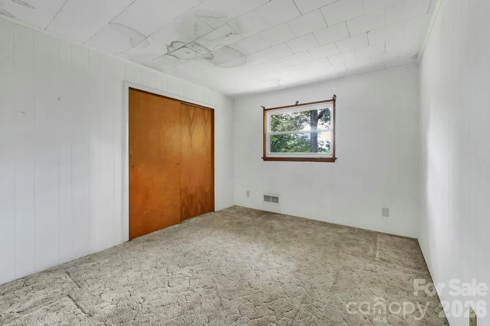 720 Mergans Lane Hendersonville, NC 28791