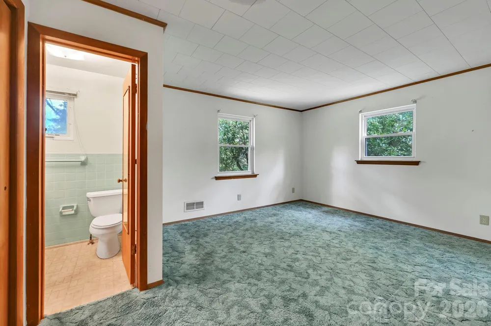 720 Mergans Lane Hendersonville, NC 28791