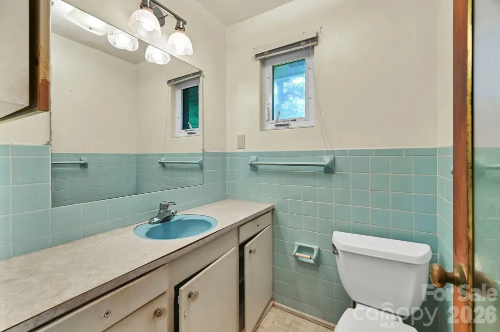 720 Mergans Lane Hendersonville, NC 28791