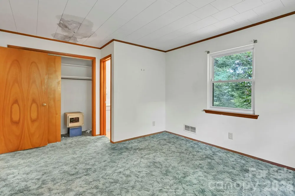 720 Mergans Lane Hendersonville, NC 28791