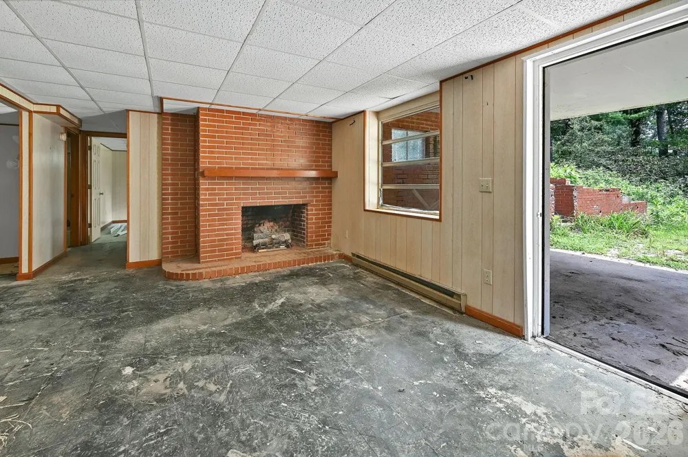 720 Mergans Lane Hendersonville, NC 28791