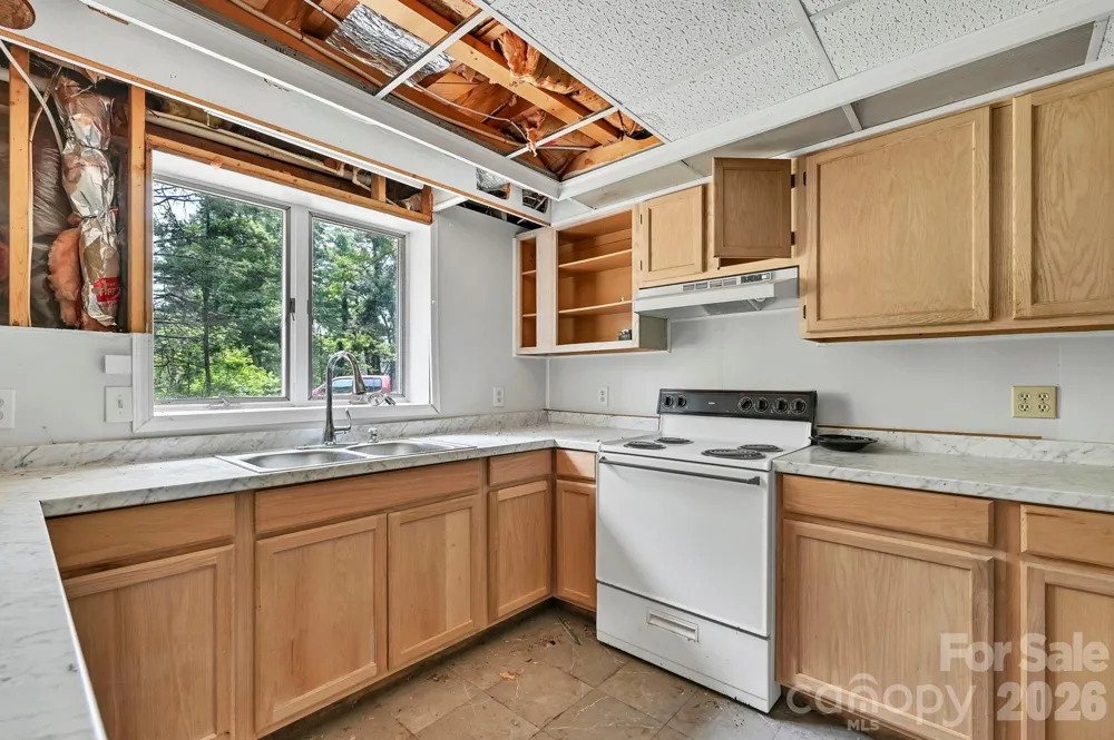 720 Mergans Lane Hendersonville, NC 28791