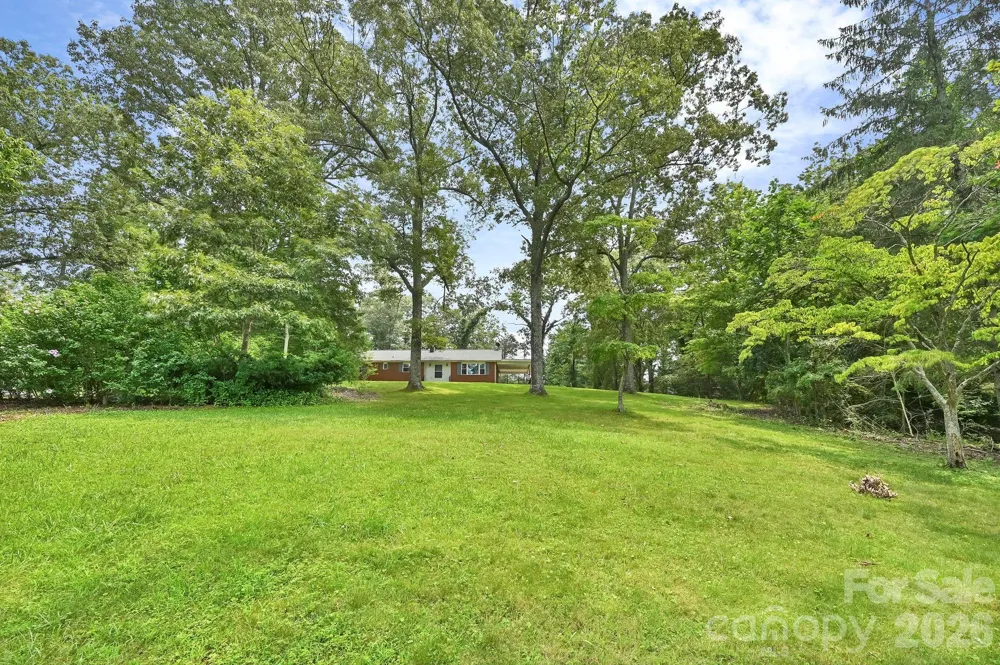 720 Mergans Lane Hendersonville, NC 28791