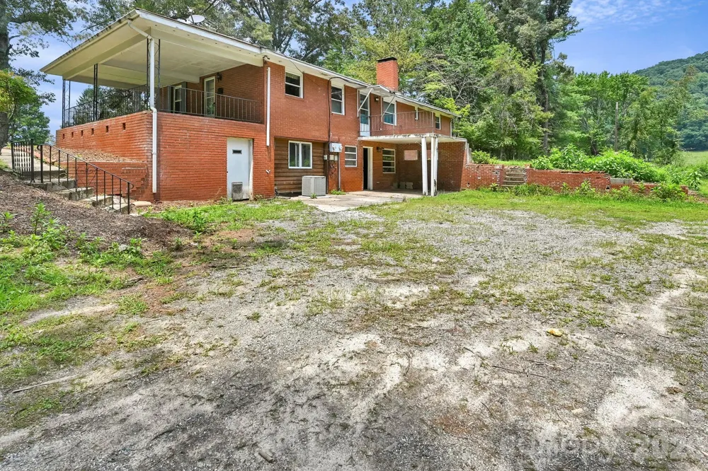 720 Mergans Lane Hendersonville, NC 28791
