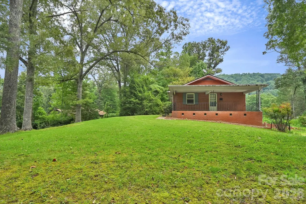 720 Mergans Lane Hendersonville, NC 28791