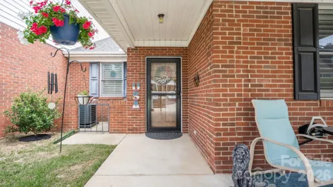19940 Oak Leaf Circle