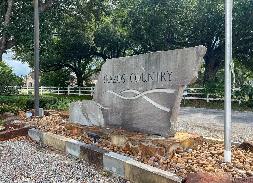 211 Brazos Hill Lane Sealy, TX 77474