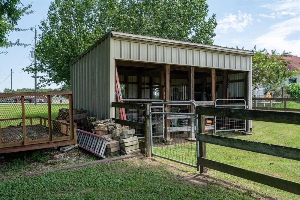 211 Brazos Hill Lane Sealy, TX 77474
