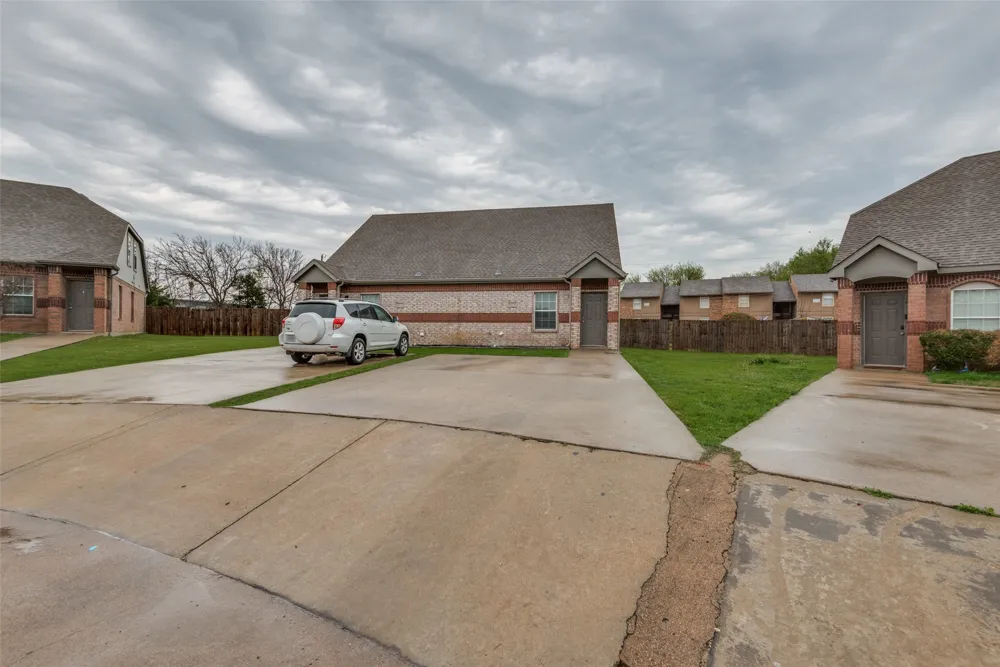 321 Queens Court S #B Mansfield, TX 76063